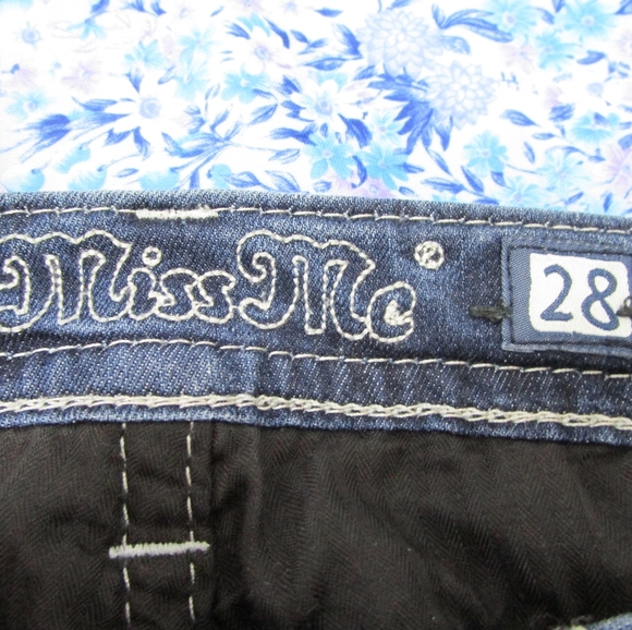 Miss Me Cropped Jeans - Picture 4 of 8